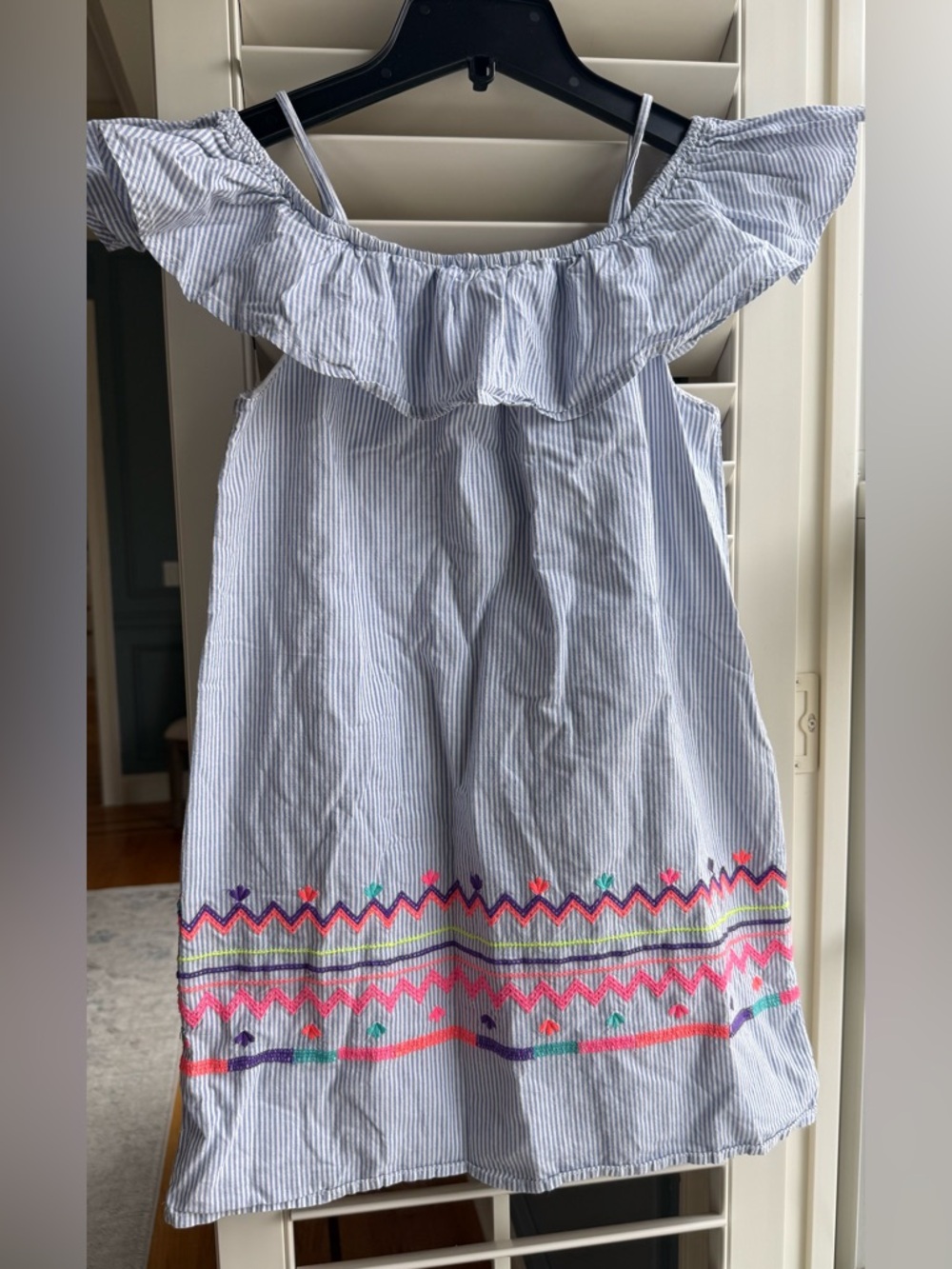 Gap Striped Kids Dress with Embroidered Accents seersucker blue dress size 8